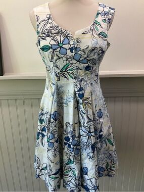 Blue Floral Fit & Flare Dress Open Back Pockets Size 10 Medium